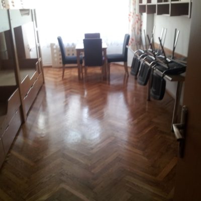 Cyklinowanie parkietu w pokoju